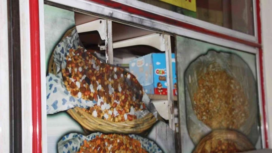 Vicdansız hırsız, fare gibi girdiği büfeden malzemelerle birlikte hayır kumbarasını da çaldı