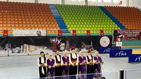 Elazığ İl İçi Kulüpler Arası Halk Oyunları Yarışması yoğun katılımla gerçekleşti