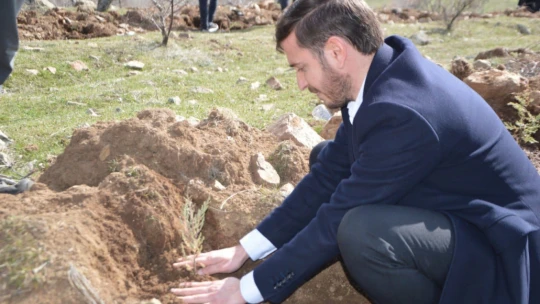 Hüda Par Elazığ İl Başkanlığı Şehit Yasin Börü Anısına Fidan Dikim Etkinliği Gerçekleştirdi
