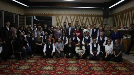 Yabancı turistler Türk Gecesinde doyasıya eğlendi