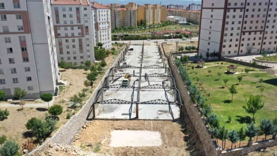 Yapımına başlanan Kent-Köy Semt Pazarı'nda çalışmalar sürüyor