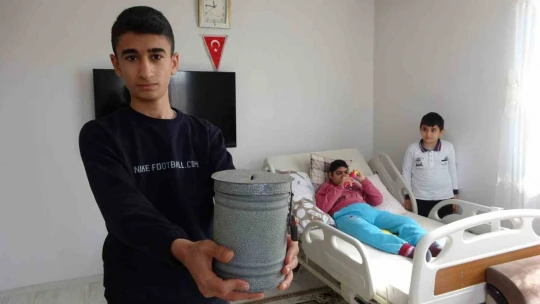 Yaşları küçük ama gönülleri büyük, kumbaralarını depremzedeler için bağışladılar