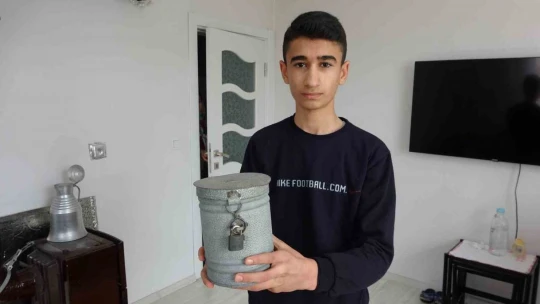 Yaşları küçük ama gönülleri büyük, kumbaralarını depremzedeler için bağışladılar