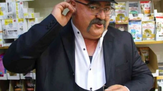 Yavru kediyle görüntüleri gülümsetmişti, her gün gidip kediyle vakit geçiriyor