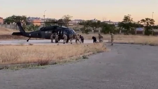 Yaylada rahatsızlan kadın yolda kalınca helikopter ile hastaneye kaldırıldı