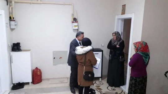 Yazıkonak'ta halkın öneri, istek ve şikayetleri kapı kapı ziyaret edilerek alınıyor