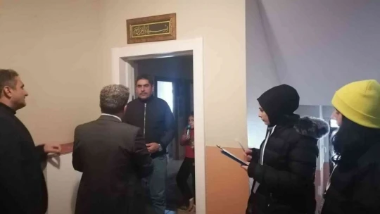 Yazıkonak'ta halkın öneri, istek ve şikayetleri kapı kapı ziyaret edilerek alınıyor