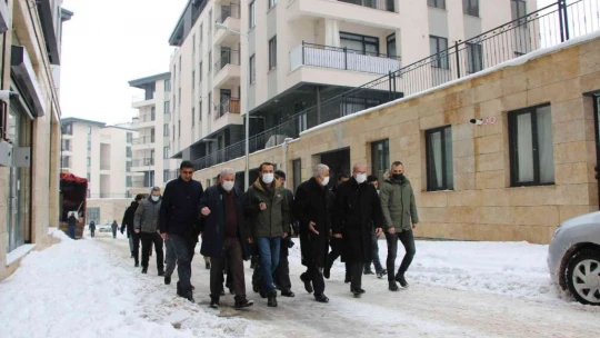 Depremzedeler evlerine kavuşmaya devam ediyor