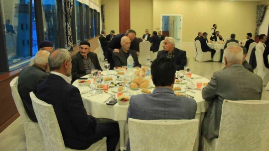 'Dünyanın birçok yerinden Müslümanlar Erbakan'ı ziyaret ediyor'