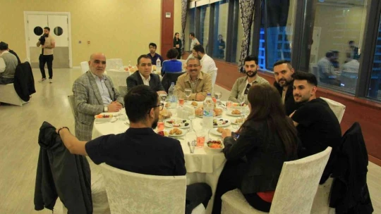 'Dünyanın birçok yerinden Müslümanlar Erbakan'ı ziyaret ediyor'