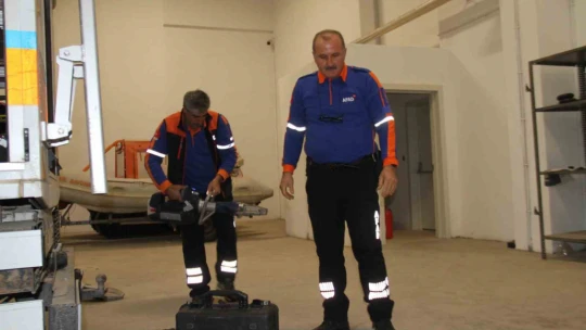 Yıkıntıların arasından 9 vatandaşı sağ kurtaran AFAD ekipleri o anları anlattı: ''Ailemizi ikinci plana bıraktık''