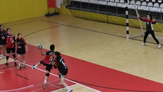Yıldız Kızlar hentbol yarı final hentbol müsabakaları Elazığ'da başladı