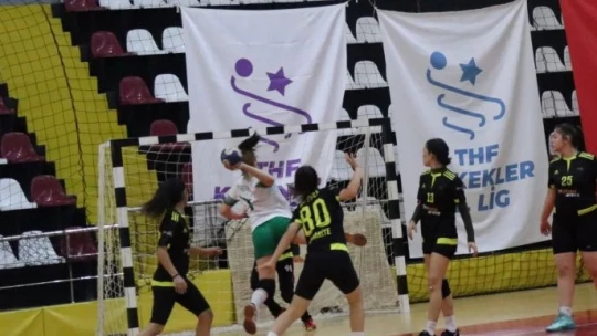 Yıldız Kızlar hentbol yarı final hentbol müsabakaları Elazığ'da başladı