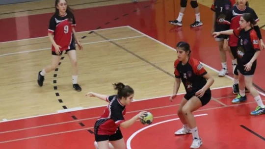 Yıldız Kızlar hentbol yarı final hentbol müsabakaları Elazığ'da başladı