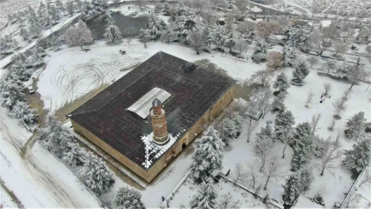 Yılın ilk karının yağdığı Harput'tan kartpostallık görüntülüler
