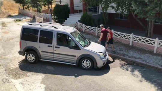 Yine aynı yer yine kaza: Korkudan evlerinin önünde oturamıyorlar