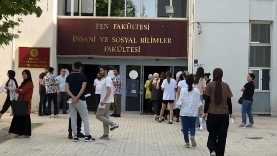 YKS'de ikinci oturum maraton koşusunu aratmadı, saniyeler ile sınava yetiştiler