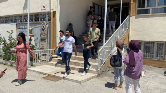 YKS'nin ilk oturumu tamamlandı