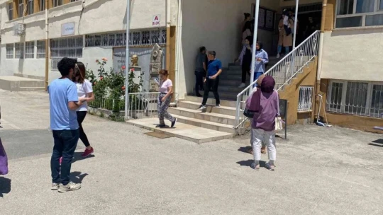 YKS'nin ilk oturumu tamamlandı