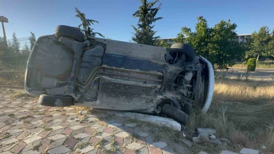 Yoldan çıkıp takla attı, sürücünün burnu bile kanamadı