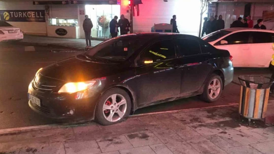 Yolun karşısına geçmek isteyen çocuğa araç çarptı