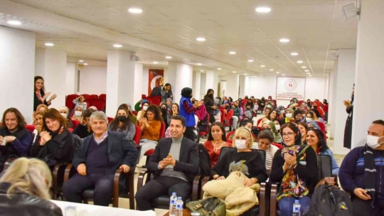 Yönetmenler ve oyuncular yurtlarda kalan öğrencilerle buluştu