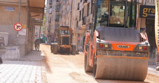 Elazığ Belediyesi Yeni Mahalle'de asfaltlama çalışmalarını sürdürüyor