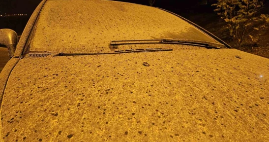Elazığ'da toz taşınımı yağışla birleşti, adeta çamur yağdı