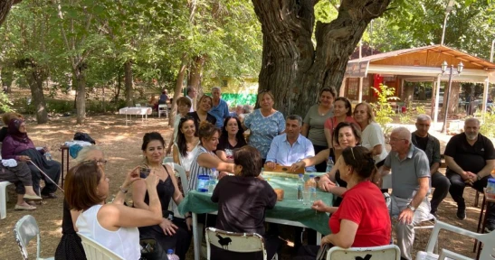 Miletvekili Erol Kadınlar İle Okey Oynadı