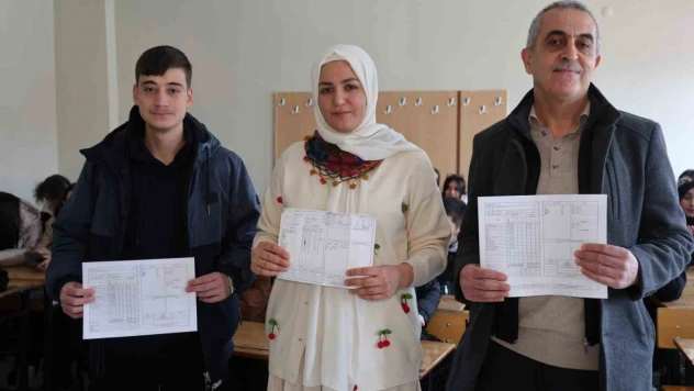 Bir okul, üç nesil, tek karne günü