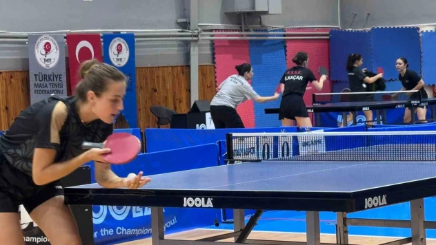 Elazığ'da  masa tenisi kadın takımından büyük başarı
