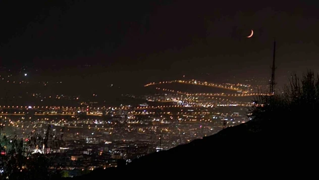 Elazığ'da hilal ay hayran bıraktı
