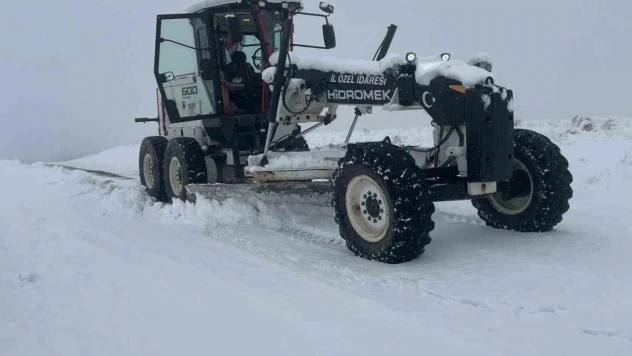 Elazığ'da kapalı köy yolu 111 oldu, ekipler çalışmalarını sürdürüyor