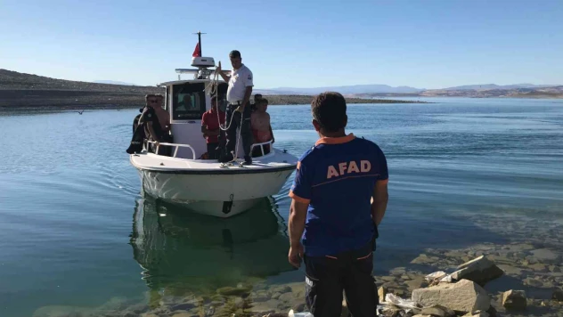 Elazığ'da tekneyle birlikte suda kaybolan şahıs 'ROW' ile aranıyor