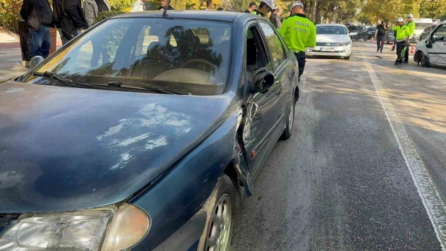Elazığ'da trafik kazası: Hafif ticari araç ile otomobil çarpıştı