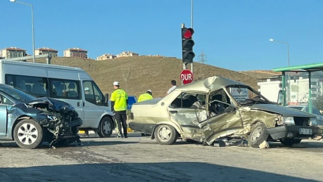 Elazığ'da zincirleme trafik kazası: 1 ölü 3 yaralı