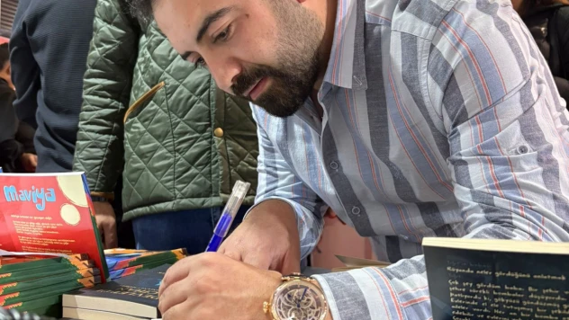 Elazığlı Yazar Kürşat Tuna Özek'in 'Devlet-ül Cihan Bir Osmanlı Mührü' kitabına 6. Kitap Fuarı'nda yoğun ilgi