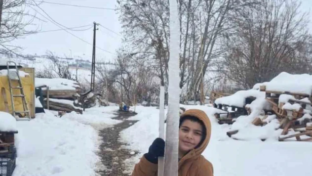 Palu'daki buz sarkıtları görenleri şaşırttı