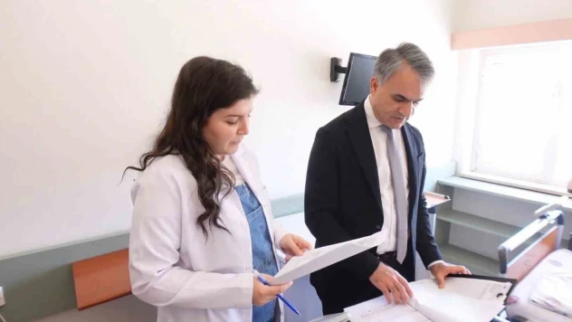 Prof. Dr. Gözel: 'Gereksiz yere kullanılan antibiyotiklerin hastanın sağlığını iyileştirmekten ziyade bozabilmektedir'