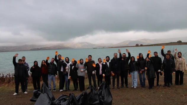 'Sivrice Hazar Gölü Nefes Alsın' Sloganıyla Üniversitelilerden Anlamlı Temizlik Projesi
