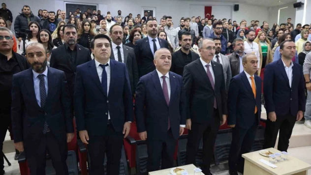 Vali Hatipoğlu: 'Türkiye özellikle teknolojik alanda savunma sanayi başta olmak üzere yaptığı çalışmalarla çok farklı noktalara doğru evrildi'