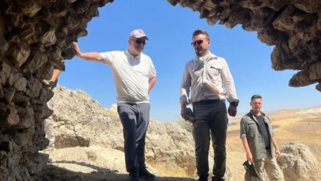Vali Hatipoğlu, kazı çalışmalarını inceledi