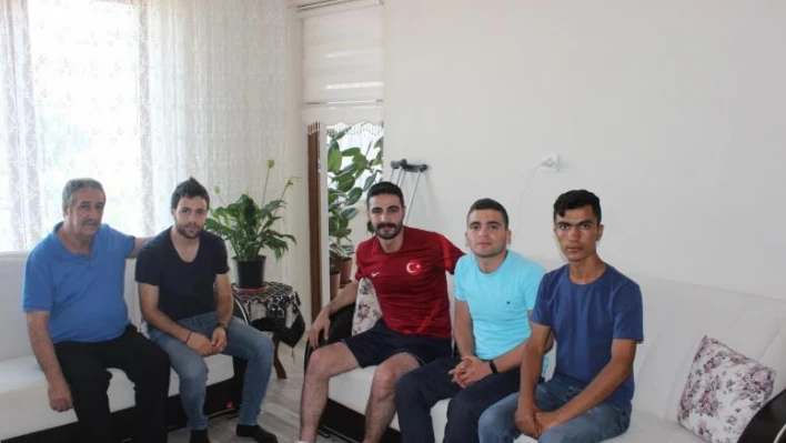 GAZİLER GÜNÜNDE KYK ÖĞRENCİLERİNDEN ANLAMLI ZİYARET 