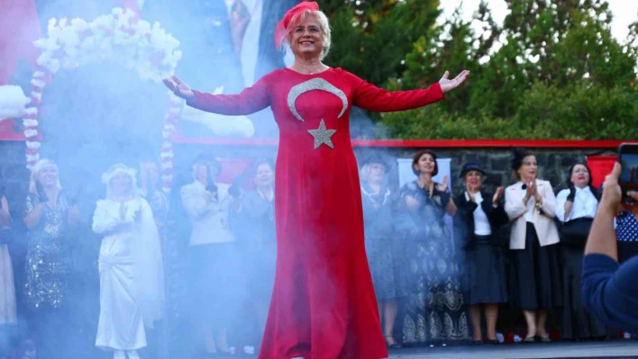 70'inden sonra podyuma çıktılar, Cumhuriyetin zerafetini yansıttılar