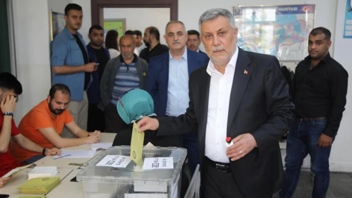 AK Parti İl Başkanı Yıldırım Oyunu Kullandı