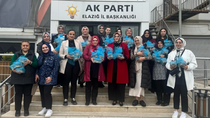 AK Parti Kadın Kolları, Yeni Mahalle ve Zafran Mahallesi'nde İftariyelik Tatlı İkramında Bulundu