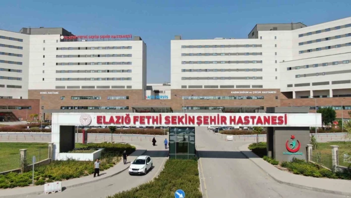 Altyapı çalışmalarında boruların altında kalan belde başkanı ve personel yaralandı