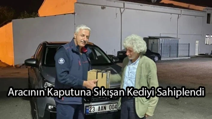 Aracının Kaputuna Sıkışan Kediyi Sahiplendi