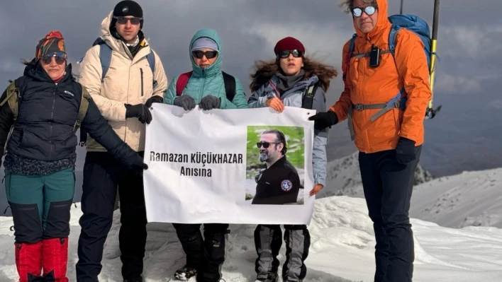 Arkadaşlarının anısına 2347 rakımlı Hazarbaba Dağı'na tırmandılar