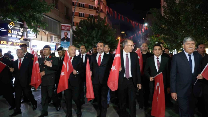 Elazığ'da 'Fener Alayı' yürüyüşü